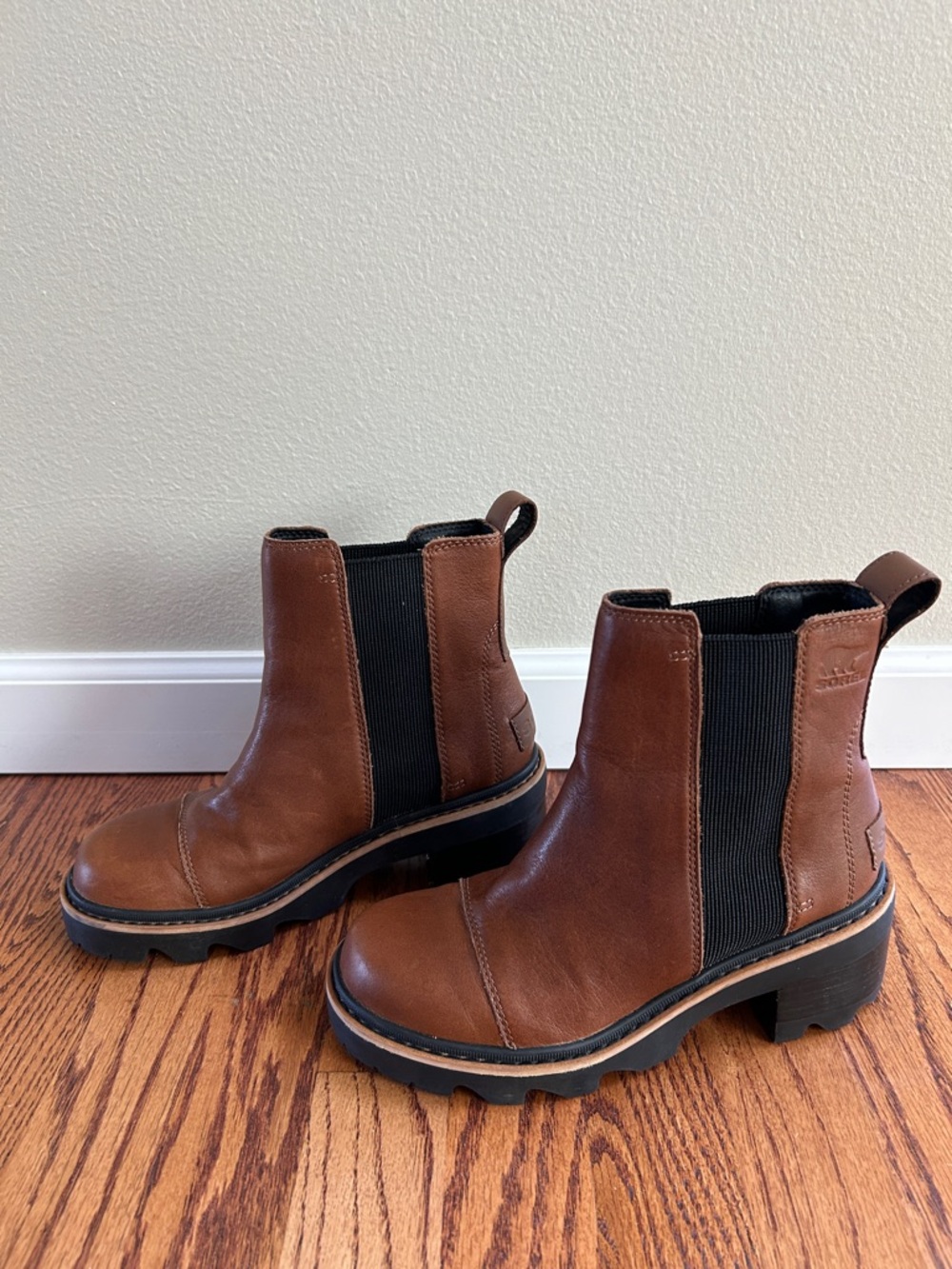 Sorel “JOAN” Women’s Chelsea Boots Brown Size 6.5